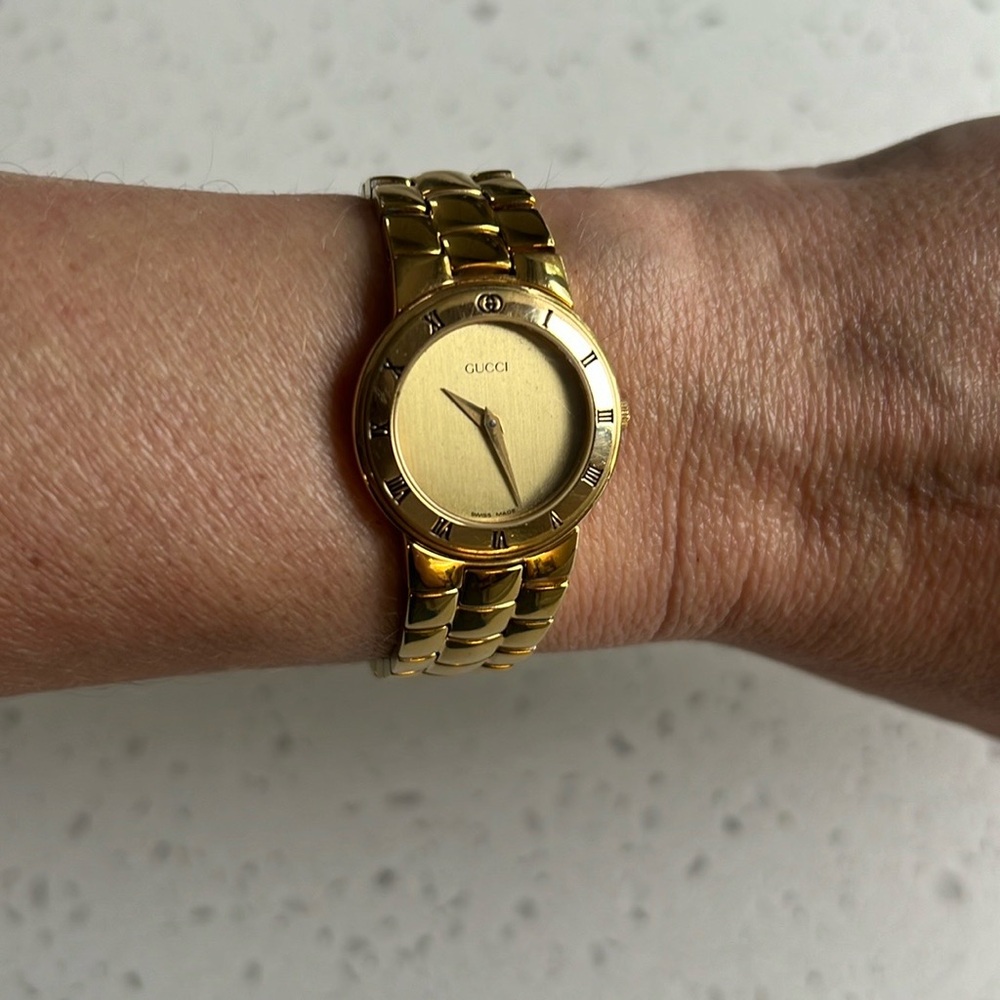 Vintage gold Gucci watch (works well!)